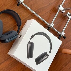 GENUINE Apple AirPods Max Black Wireless Bluetooth Headphones NEW